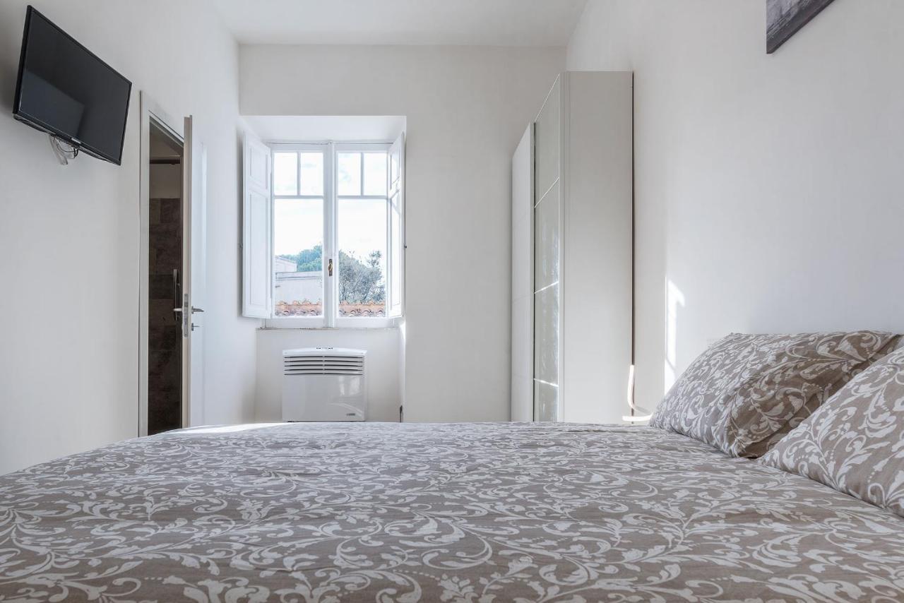 Colosseo & Colle Oppio Cozy Apartment โรม ภายนอก รูปภาพ