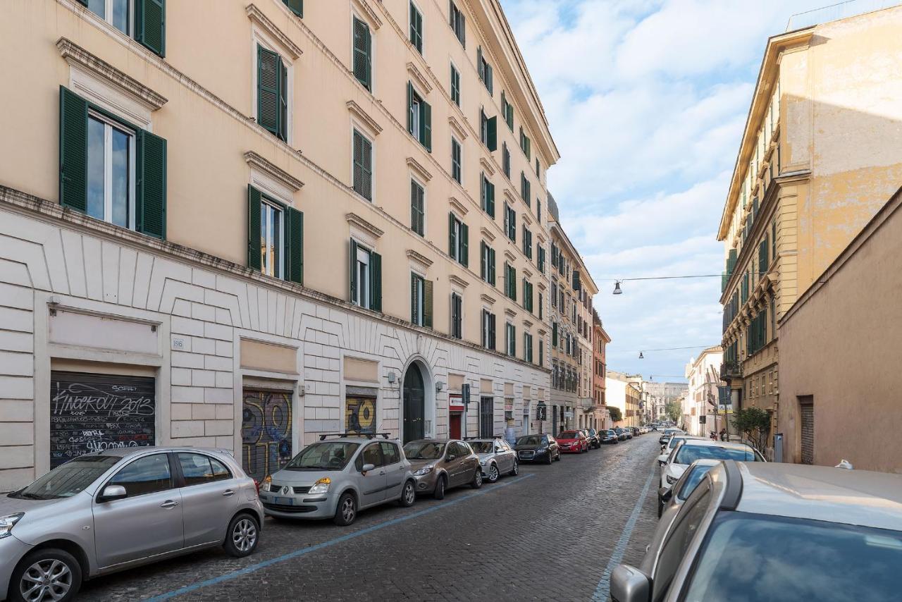 Colosseo & Colle Oppio Cozy Apartment โรม ภายนอก รูปภาพ